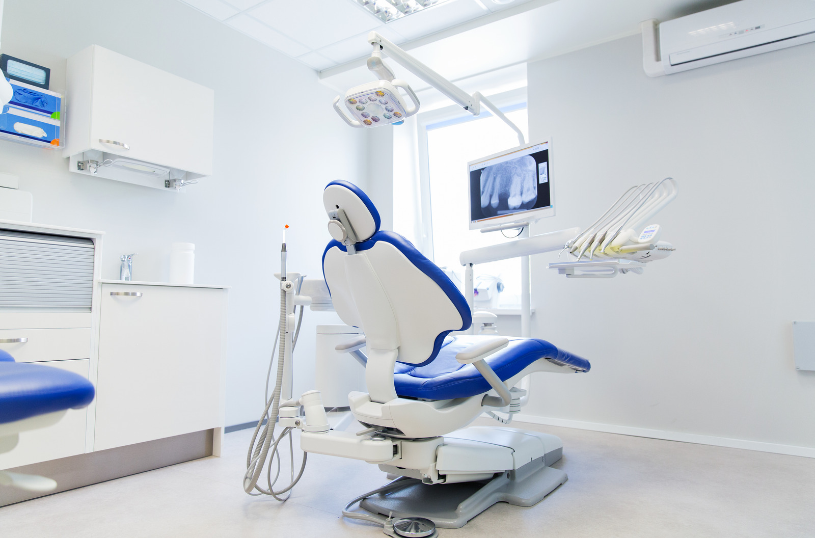 Consultorio odontológico con equipamiento digital