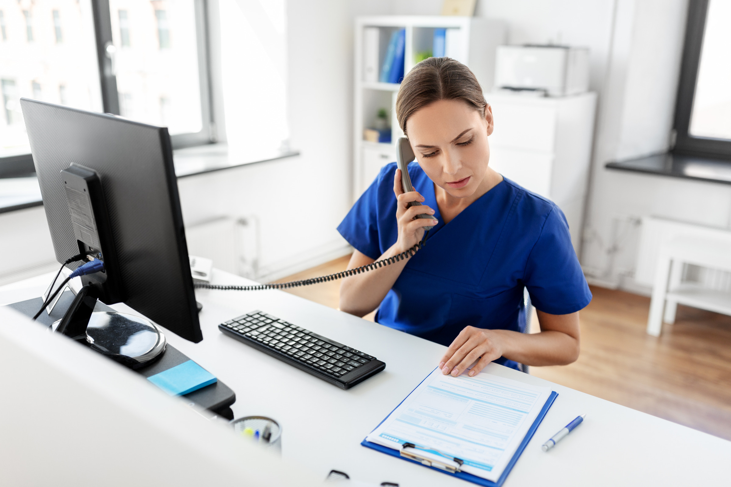 Recepción de un centro médico utilizando un sistema de gestión